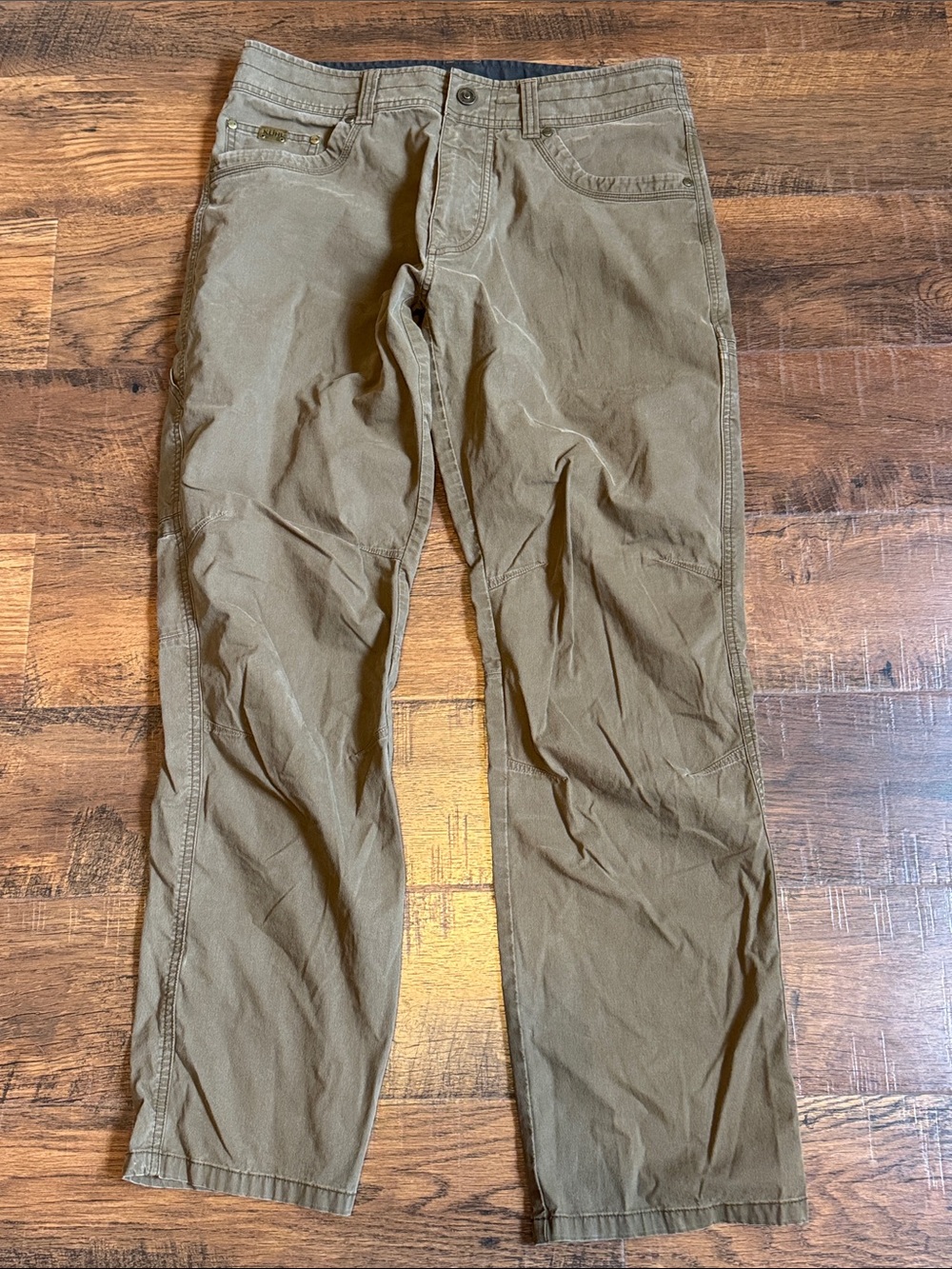 Amazing men’s Kuhl brand REVOLVR model pants. Size 33W 32L